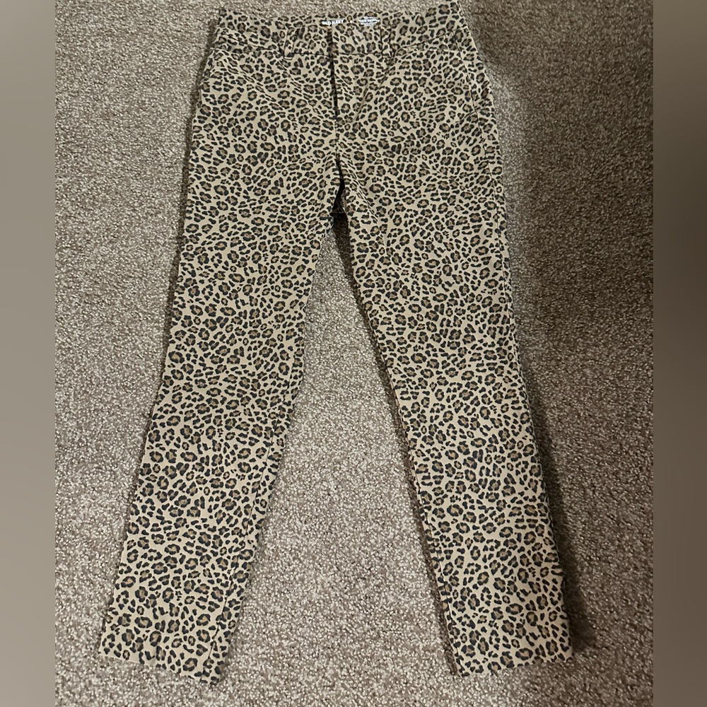 Old Navy High-Rise Pixie Pants Size 6 - Leopard Print